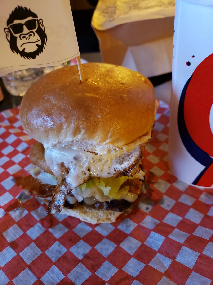 swats24's tweet photo. So it was a burger and Oreo milkshake kind of an evening 😋
#yyc #yycbeltline #increasingmybeltline #gorillaburger #milkshake https://t.co/8ZfGSqMzJl