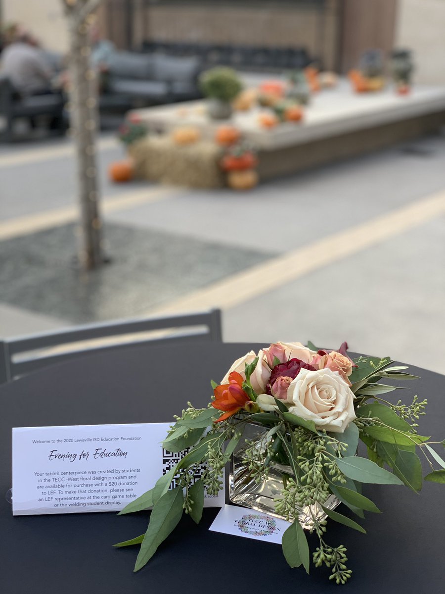 LewisvilleFFA's tweet photo. Take a peek at some of the gorgeous arrangements our Floral Design students created for the @LEFforLISD Gala 🤩 https://t.co/TFXHfuNlXD