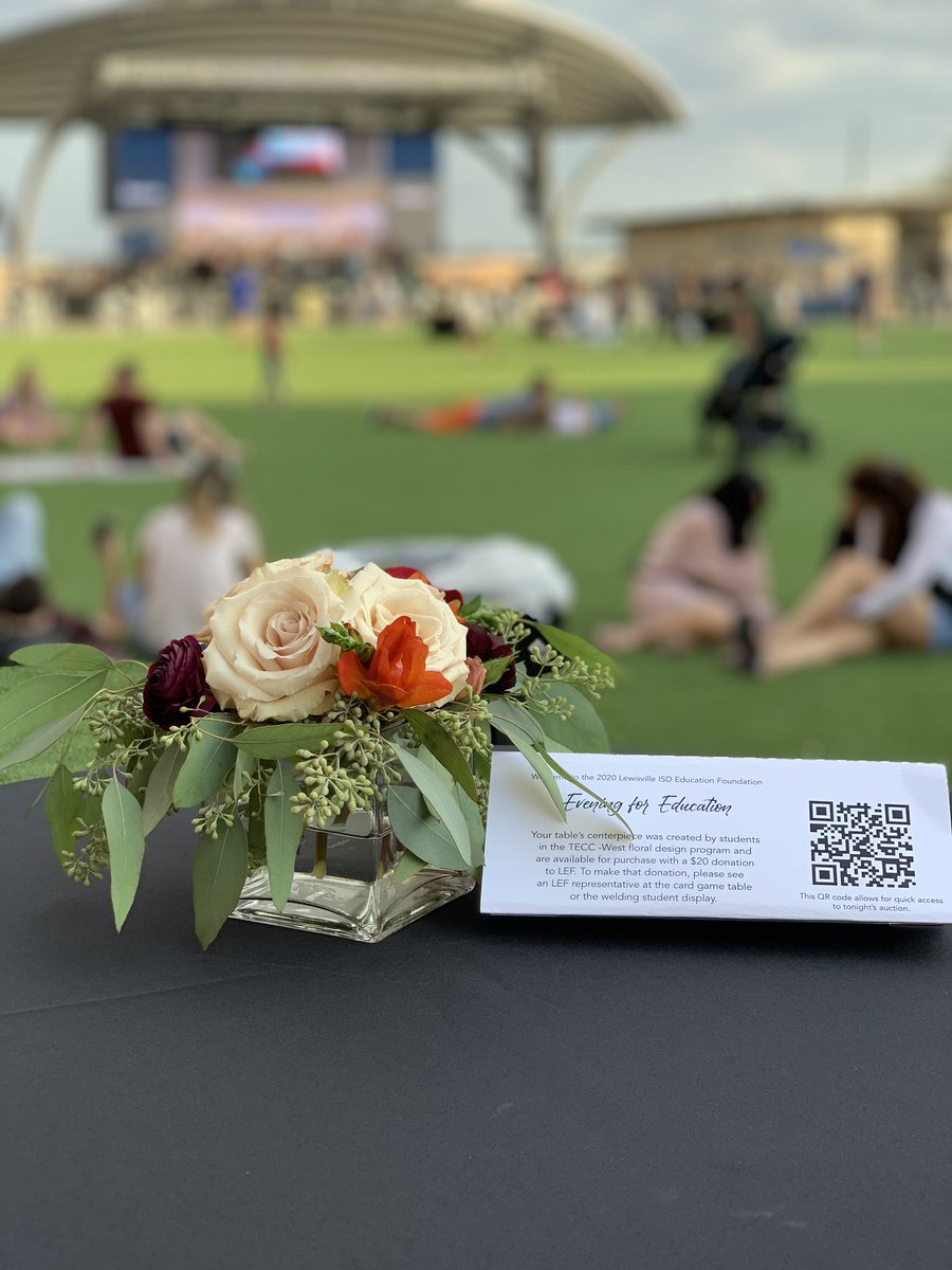 LewisvilleFFA's tweet photo. Take a peek at some of the gorgeous arrangements our Floral Design students created for the @LEFforLISD Gala 🤩 https://t.co/TFXHfuNlXD