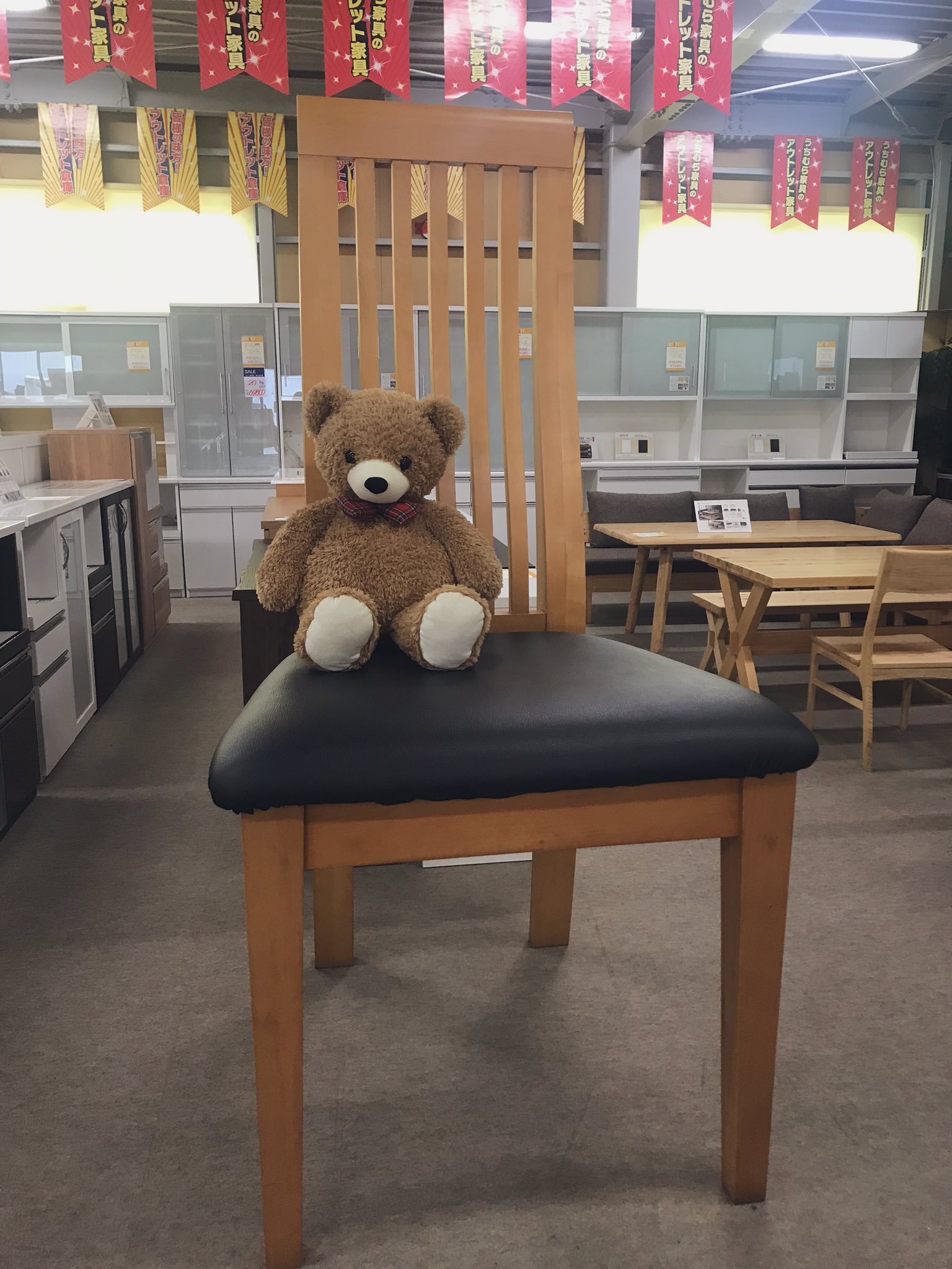 うちむら家具 Fari100 うちむら家具アウトレット倉庫名物の とっっっっても大きな椅子 皆さんご存知ですか アウトレット倉庫にご来店の際には ぜひ記念撮影してみてください うちむら家具 Fari100 うちむら家具アウトレット倉庫名物の とっっっっても大きな椅子 皆さんご存知ですか アウトレット倉庫にご来店の際には ぜひ記念撮影してみてください