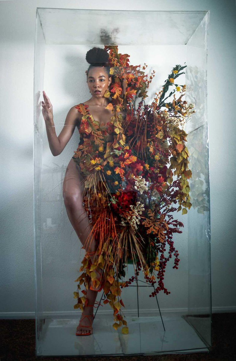 kihmberlie's tweet photo. Turned myself into a life sized flower arrangement 🍂🍁 https://t.co/xIuOY4Ixxq