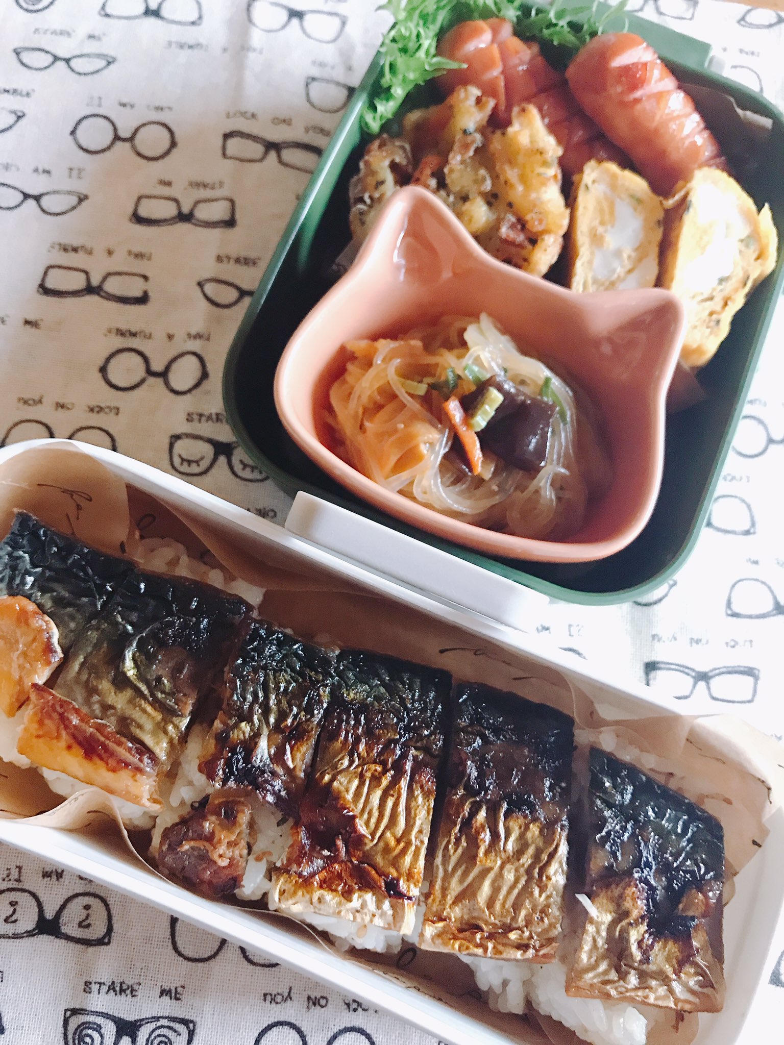 柑子 焼き鯖寿司 かき揚げ 麻婆豆腐春雨 だし巻き ソーセージ Imaimamigohan Note の とたんにご馳走 塩サバで焼き鯖寿司 T Co U8m17zvwno 好き過ぎて又お弁当にも 鯖フィレの長さ が足りなくて一枚追加して継ぎ接ぎして作ったから大きさが