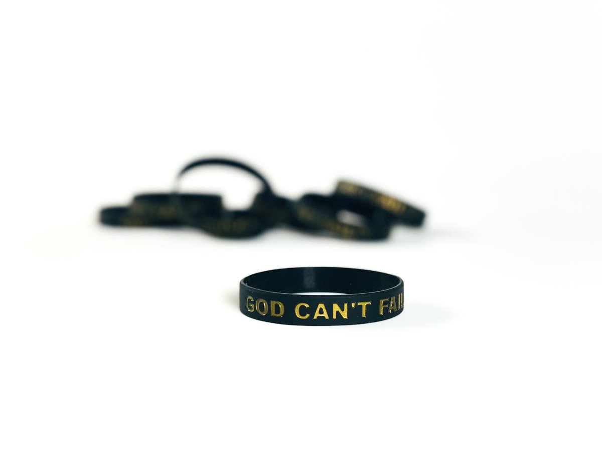 donavanmontrell's tweet photo. Black and Gold
Strong or frail
You should stand not fold
Because #GodCantFail
Link in our bio or click view shop on our page
#AlwaysBeEncouraged #WearWhatYouBelieve
https://t.co/Y0r0CIwvKn https://t.co/1kla1F5iFj