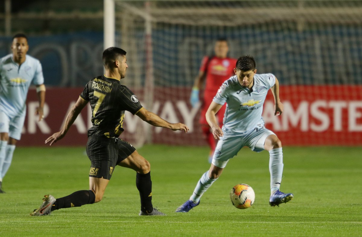 ⏱️ ¡Terminó el primer tiempo!
⚽️ @Bolivar_Oficial 0-1 @ClubGuarani
🏆 Fecha 6 del Grupo B de la #Libertadores. https://t.co/QT4rIPtfsx