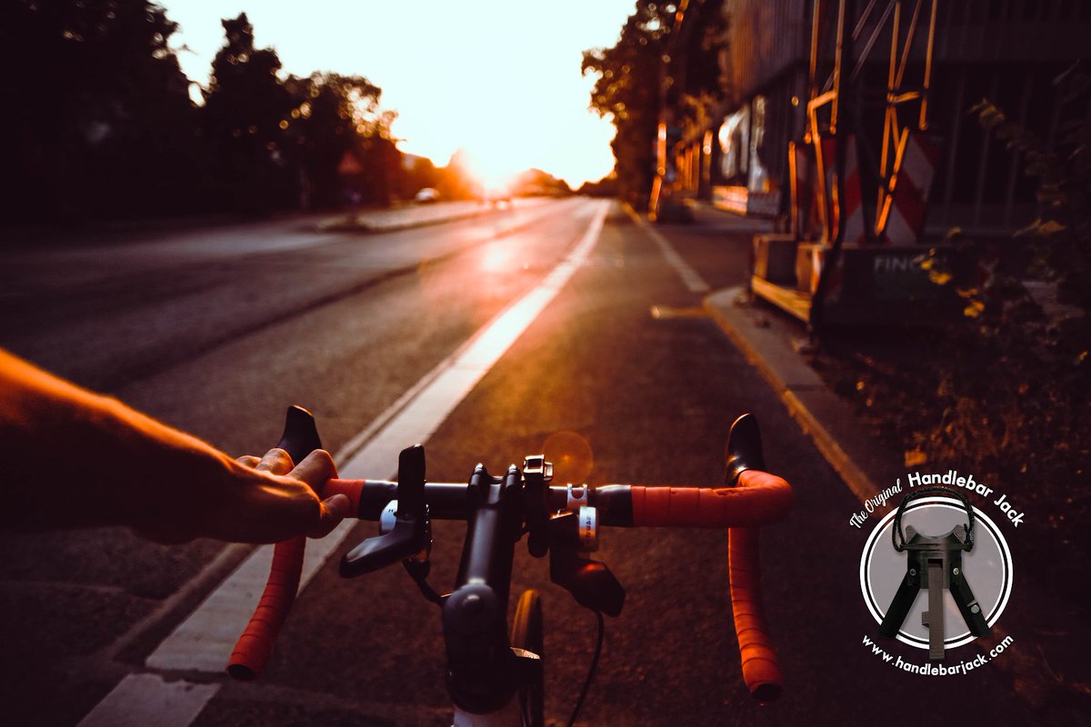 HandlebarJack's tweet photo. Milkin it with a last cycle of the day before the days get shorter. #whyiride #getoutside #californiasunset #cyclingtips #cyclingnews #cycling #handlebarjack #bikeaccessories https://t.co/jcT7PzqiTr