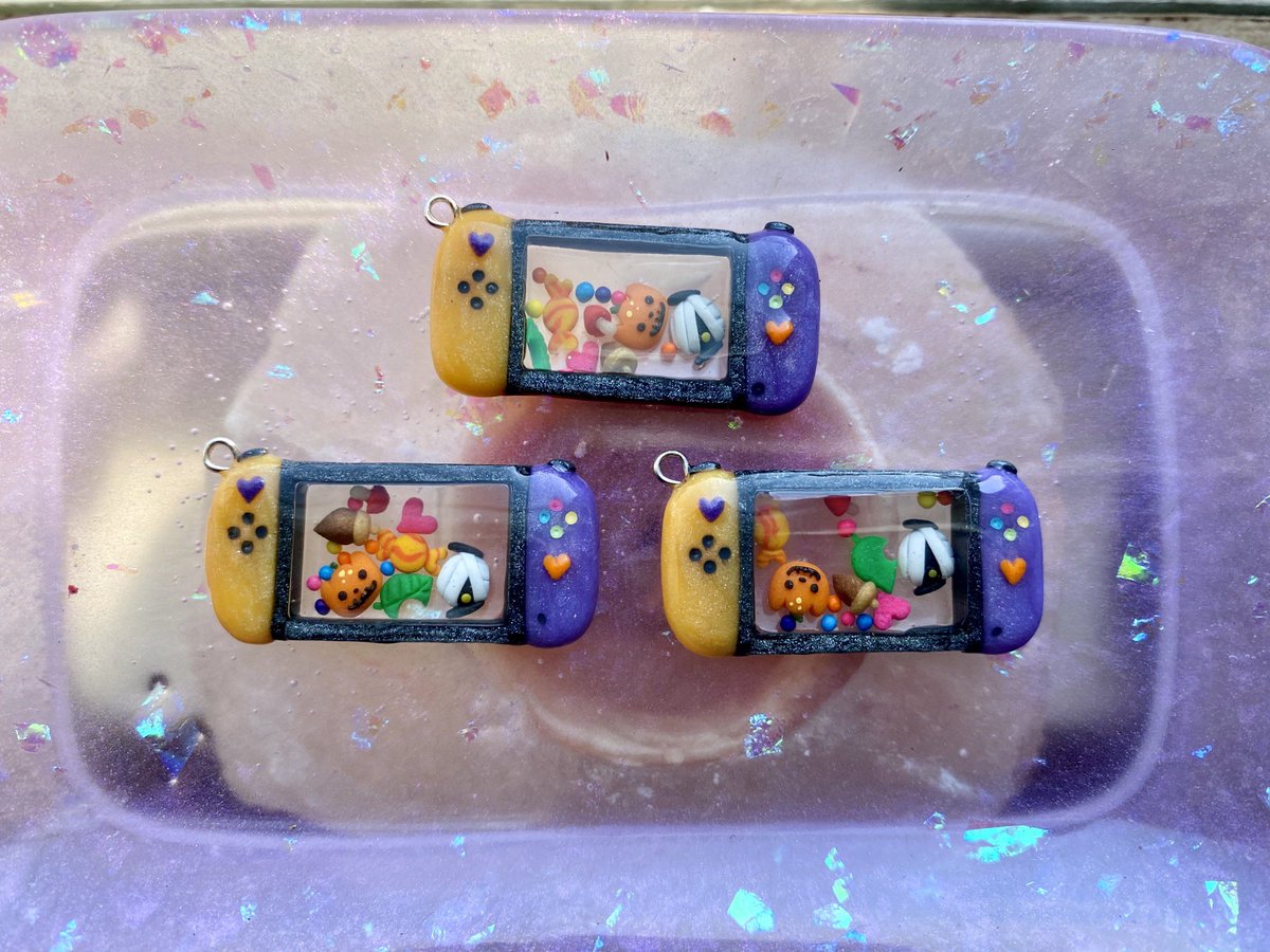 kenzielynziee's tweet image. Use the code ✨SPOOKY✨ for 13% off your entire order! 😚🖤 everything is handmade from polymer clay. 🥰 

Please RT for support!! algorithm is V bad right now 😵