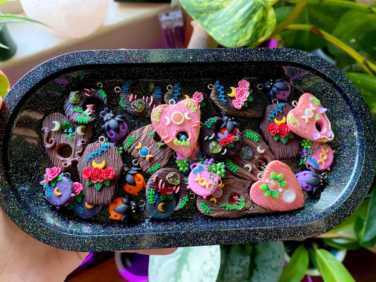 kenzielynziee's tweet image. Use the code ✨SPOOKY✨ for 13% off your entire order! 😚🖤 everything is handmade from polymer clay. 🥰 

Please RT for support!! algorithm is V bad right now 😵
