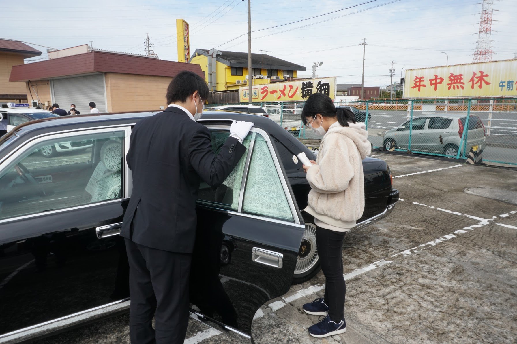 宝交通株式会社 人財部 自動車学校イベントその 宝タクシー で活躍する車の 試乗体験の様子 車椅子での乗車や高級車の センチュリー や アルファード への乗車など ふだん乗ることが出来ない クルマ に乗り貴重な体験をしました タクシー