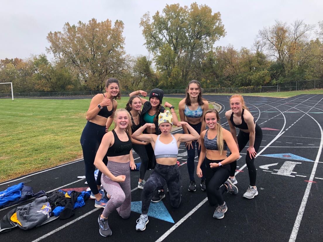 We are headed to state!! First place at districts today as a team and five individual qualifiers🏆 A huge congrats to the boys team who also qualified❗️ See you in fort dodge next Friday 🏃🏽‍♀️