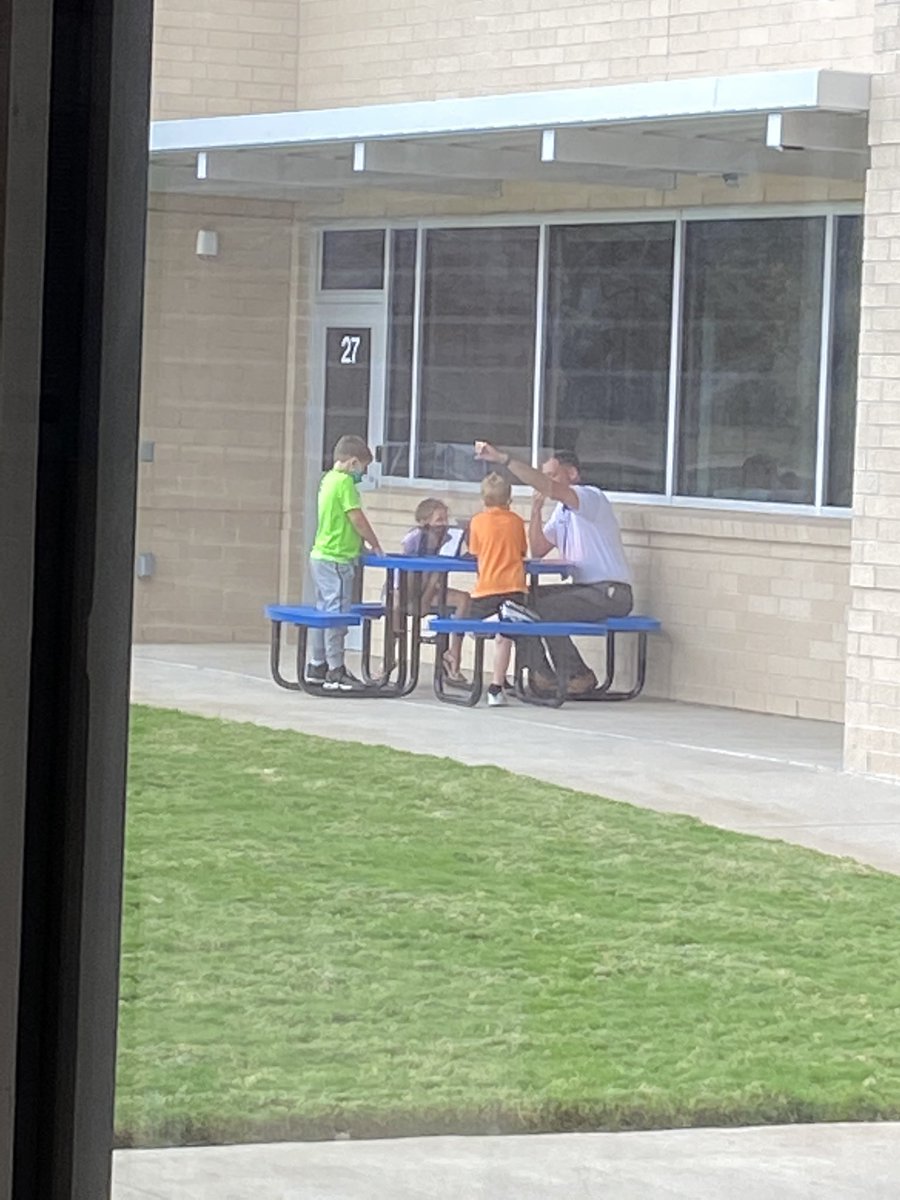 Pretty cool that our principal <a href="/4dayjosh/">Josh Roberts</a> is hosting a guided reading group. He’s experiencing what it’s like with F2F and virtual all in one group🙌🏻. I’m not sure who’s more exited, him or the kids.  #irvinincredibles #misdproud