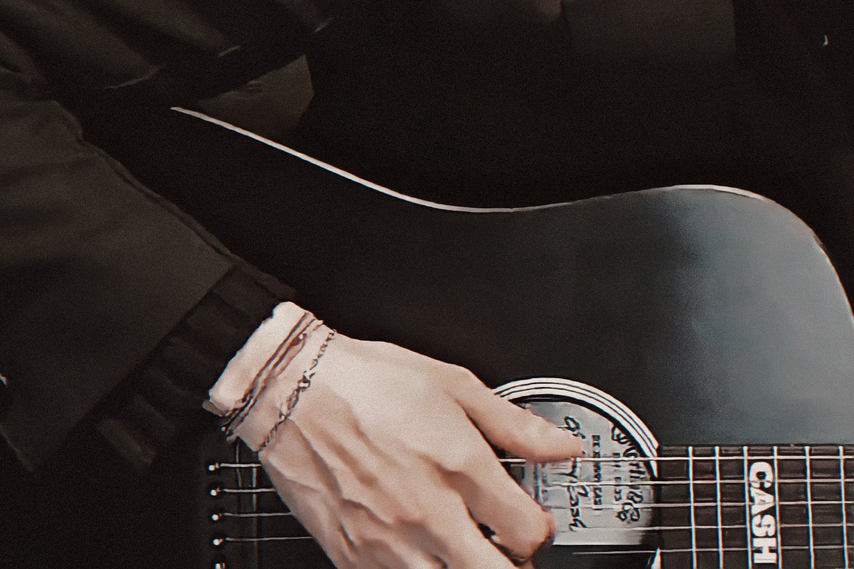 are y’all hearing those vocals??? and these guitar skills?!?! he’s insane!!!