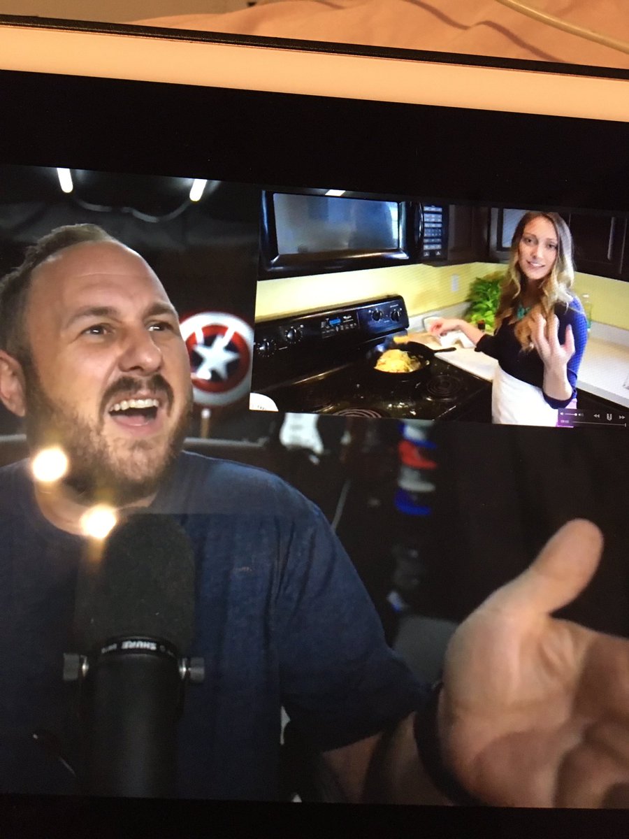 wonderingstarz's tweet image. I am just rolling 🤣🤣 Myka cooking lettuce with pasta lmao #mykacooking #wtf #dadchallenge #hahahisreactiontho #mykastauffer #bitchcantcook