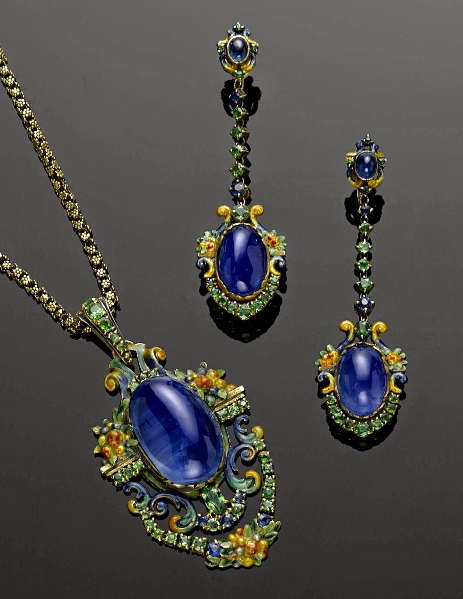 Antique Tiffany, when Louis was still in charge. Gorgeous. Sapphires of course. Gimmie.