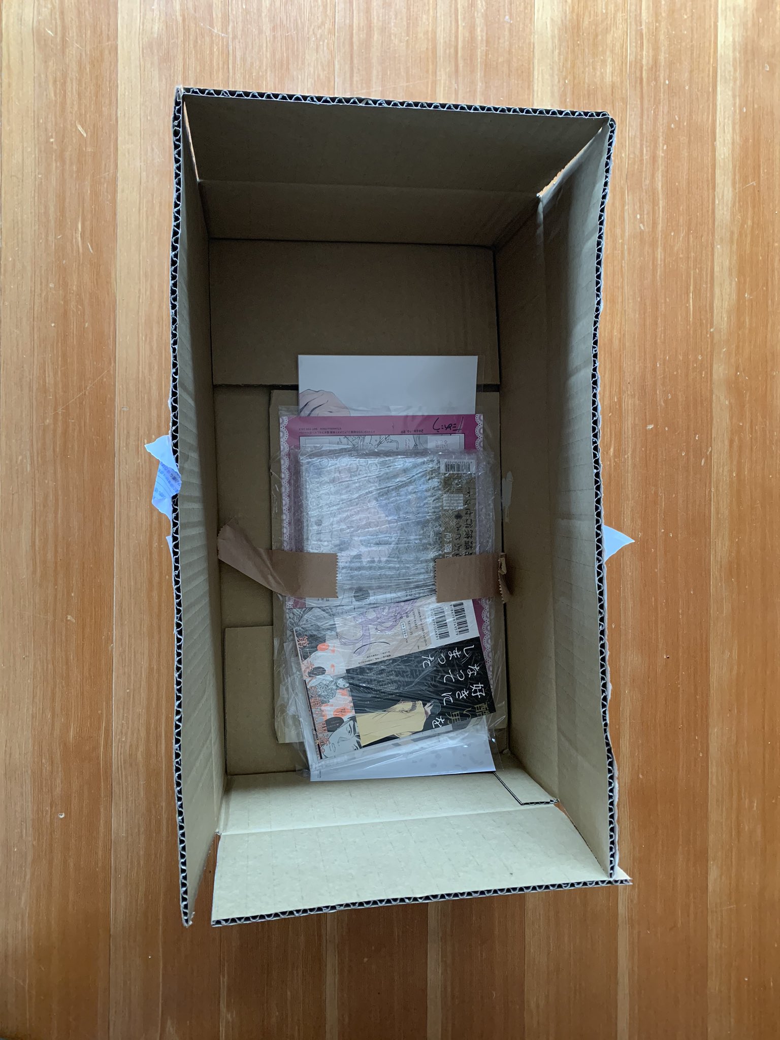 ミイナ アニメイトから ララの結婚 コミックス3巻とblcd2巻が届いたんだけど こんなデカイ段ボールじゃなきゃ駄目だったの 無駄じゃね メール便サイズで余裕の量だよ 因みに緩衝材系は入っていませんでした ビニール梱包した本とcdを段ボール