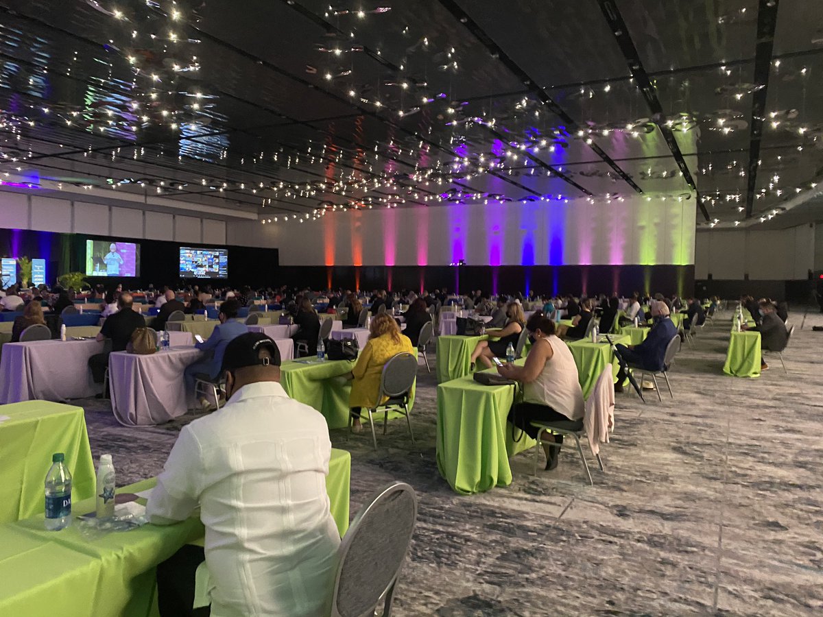 GreaterMiamiCVB's tweet photo. 498 virtual participants &amp; 200 in-person, attendees! The first hybrid GMCVB Annual Meeting was an example of the future of meetings in @MiamiandBeaches. Thank you to our amazing partners, @centerplate &amp; @TheMiamiBeachCC. https://t.co/IvWgpYZSI7