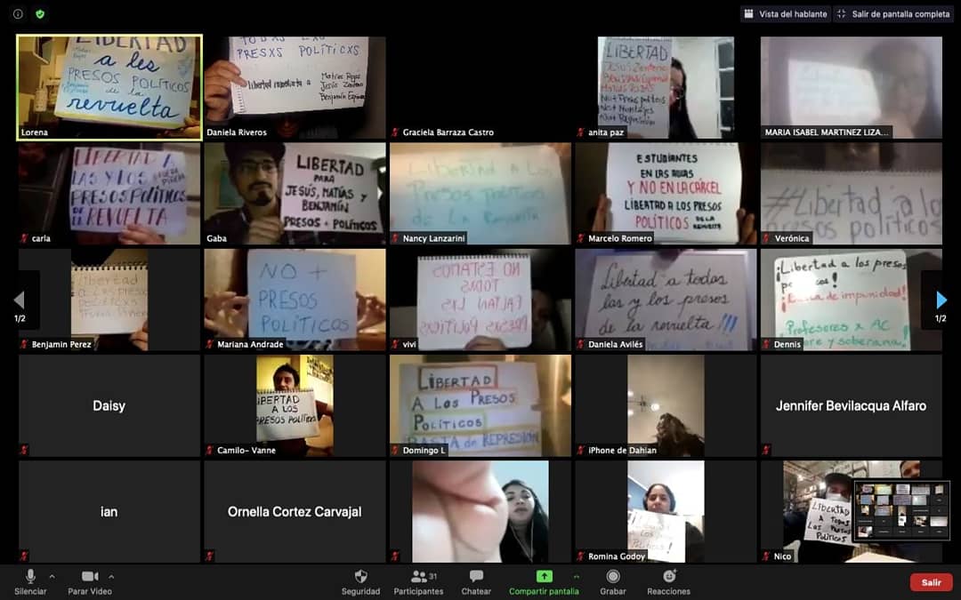 ComandoAC_LS's tweet photo. Así finalizó el Conversatorio de trabajadores de la educación por una Asamblea Constituyente Libre y Soberana, haciendo un llamado a la libertad de los presos políticos de la revuelta. ¡Súmate a esta campaña! ¡Libertad a las y los presos políticos de la revuelta!  
✊🏽✊🏽 📢🔥 https://t.co/UBRZs1X9I7