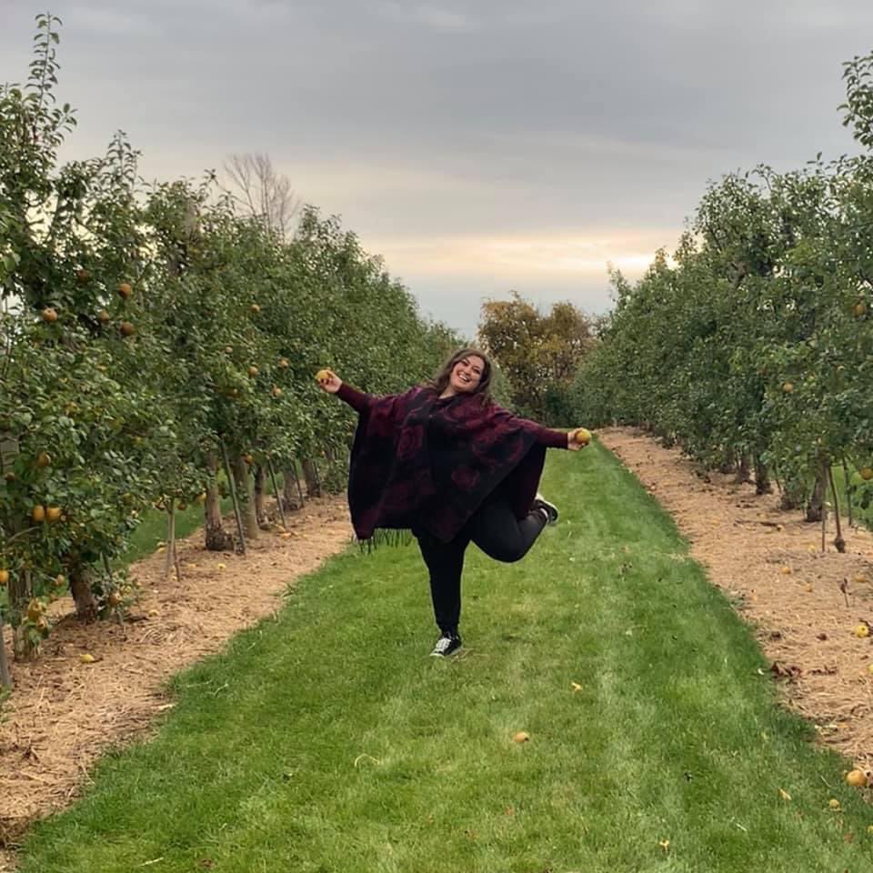 MsSaiegh's tweet photo. Apple picking this past week I reflected on how apples have both fragile interiors, yet tough exteriors.

Had me thinking how we as humans are just as delicate, yet beautiful as these apples. We all have layers to our soul... each layer can be nurtured with love &amp; kindness. 🍎💖 https://t.co/JAf9wkUFvS