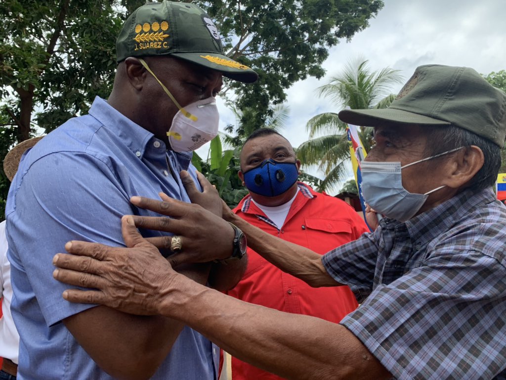 GeneralPueblo's tweet photo. Hoy, compartimos con la comunidad indígena de Palmarito  Municipio Achaguas. Construyendo  el camino para devolverle la voz a nuestro pueblo en la digna Asamblea Nacional, que fue utilizada por los lacayos de la oposición para pedir sanciones y bloqueo criminal. #VenVamosJuntos. https://t.co/MVKJYKmDAz
