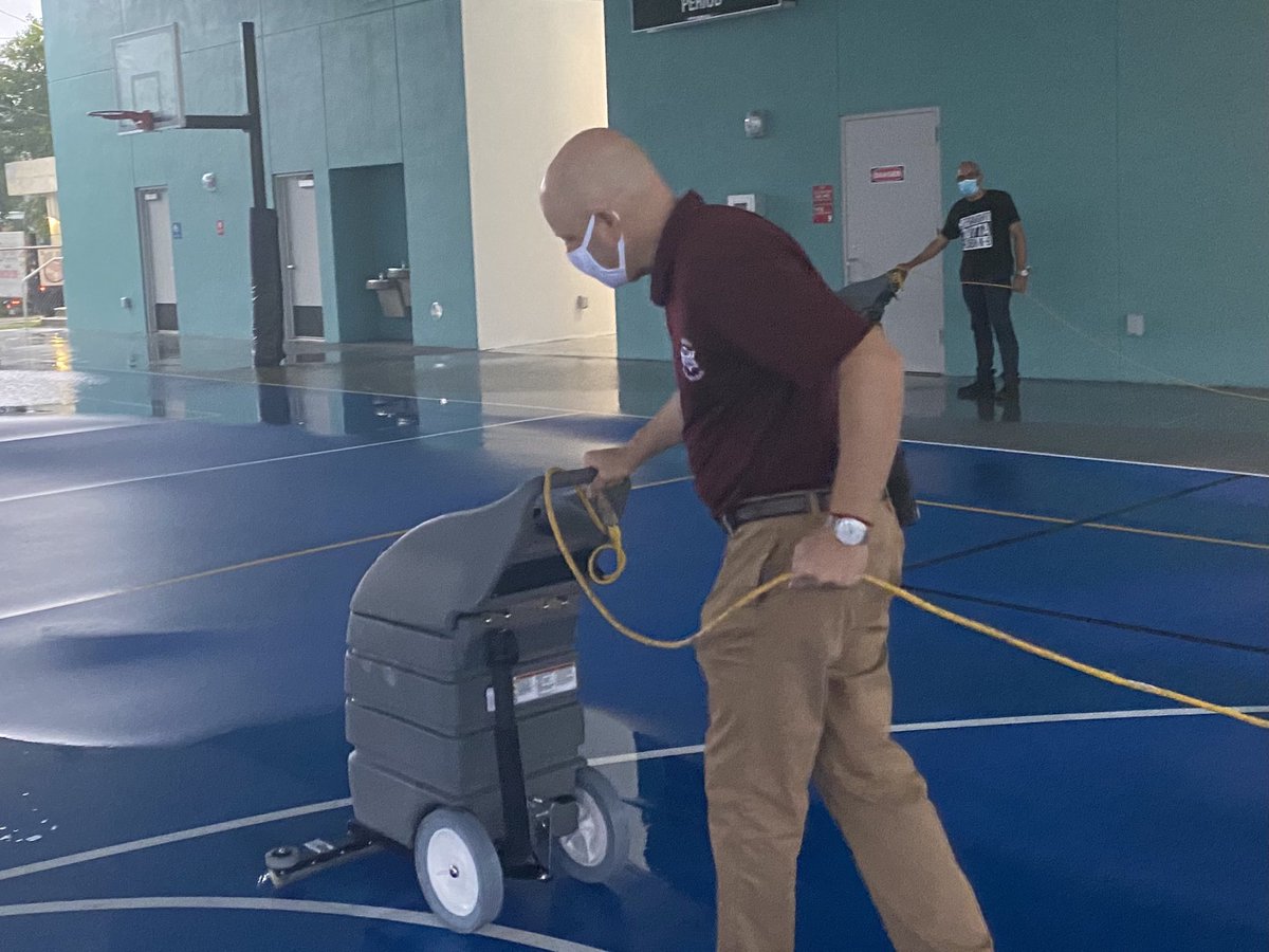 A_Calabresi2's tweet photo. Often we find things to complain about.Focus on the good that goes unnoticed! In the midst of all the rain, I found Mr. Saperstein drying the basketball court, Mrs. Profeta monitoring students brought in from the rain, &amp; Mr. Sosa helping in the cafeteria!@RKBBHK8 https://t.co/OdnyiRgCho