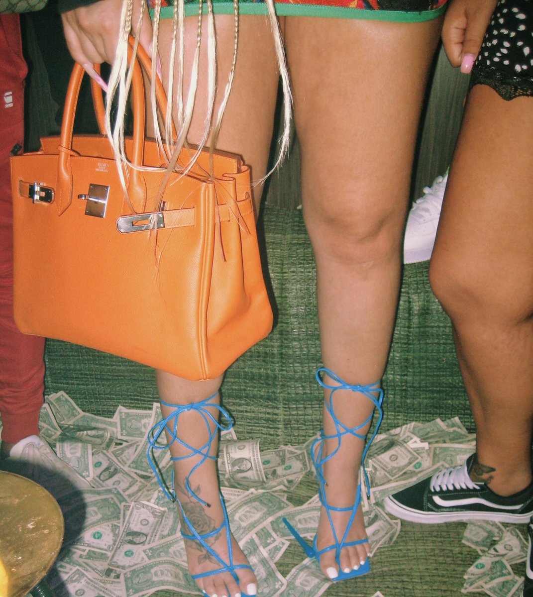 Latto's tweet photo. &amp; I ain’t worried bout them hoes cause they ain’t me 👑 https://t.co/Z8AQsb9P2Z