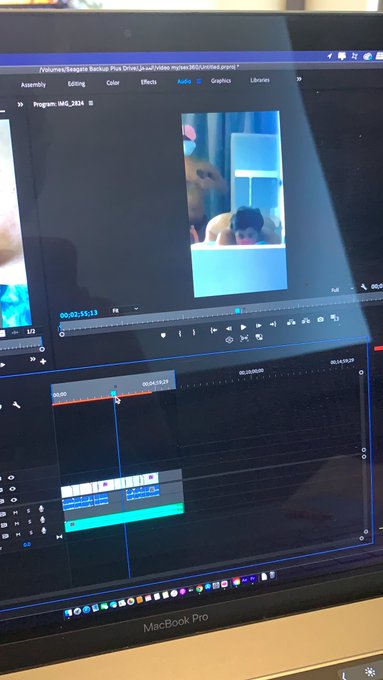 بعد شوي انزل الفلم ابي رتويت يوم صادتني السوده ودخلتني شقته غصب وعنفتني https://t.co/cSwYJMHYUg<a href="/tag/%D8%B3%D9%86%D8%A7%D8%A8_%D8%A7%D8%A8%D8%B1%D8%A7%D8%B1_%D8%A8%D9%88%D9%84%D9%86%D8%AF"class="tags"><span>#سناب_ابرار_بولند</span></a><a href="/tag/waladjns"class="tags"><span>#waladjns</span></a><a href="/tag/abrarboolnd"class="tags"><span>#abrarboolnd</span></a>