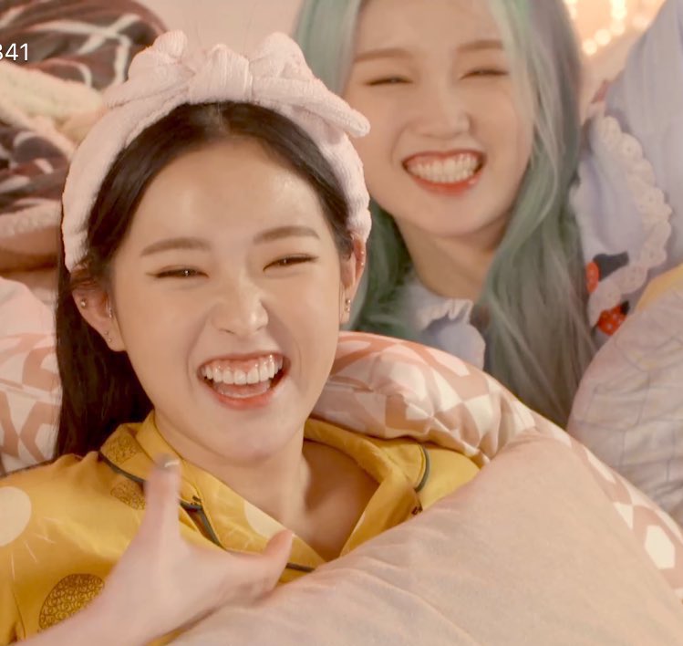 hyewonquotes's tweet image. welcome ~

- quotes posted here are stolen and fictional

- also a hyewon (and hyewonrim) stan account so we post pics, videos, edits, support fanarts, and fics of hyewon

- the quotes are made and posted just for fun. do not take it seriously PLEASE