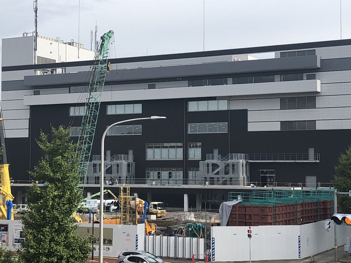 つくばの中心で明日を憂う とある掲示板で面白い書き込みを見た 西武跡地のリニューアル後の予想だが 非常階段が３階部分までしかないことから ４階以上はオフィスになるのだろうと 消防法などの法律的な話かとは思うが 確かに他のショッピングモール