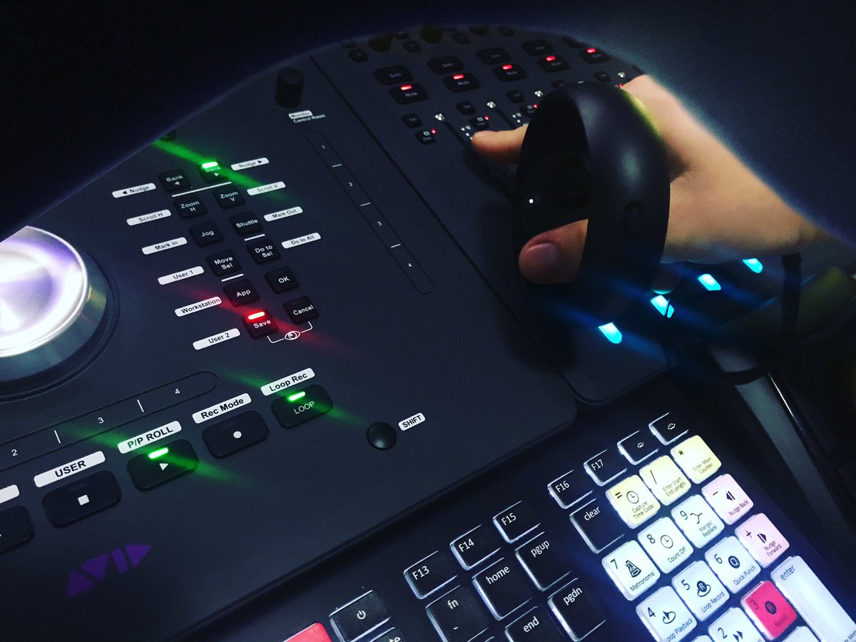 Mixing for VR does involve a certain amount of multi-tasking. Luckily we can still get a peek of the @Avid Dock+S1s and other important bits through the nose hole on the @oculus Quest! #postsound #protools #VR #360 #fb360 #ambisonics #oculusquest https://t.co/DqvtWuvNPz