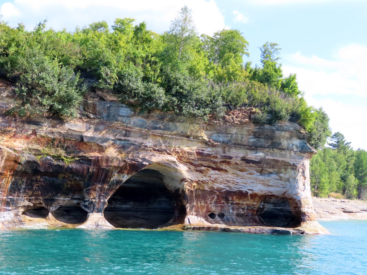 Caves of All Colors/ Caves of the Bloody Chiefs, Pictured Rocks National Lakeshore, Munising Michigan. #picturedrocks #picturedrocksnationallakeshore #lakeshore #lakesuperior #lake #cavesofallcolors #cavesofthebloodychiefs #rock #travel #traveling #travelphotography #travelguide