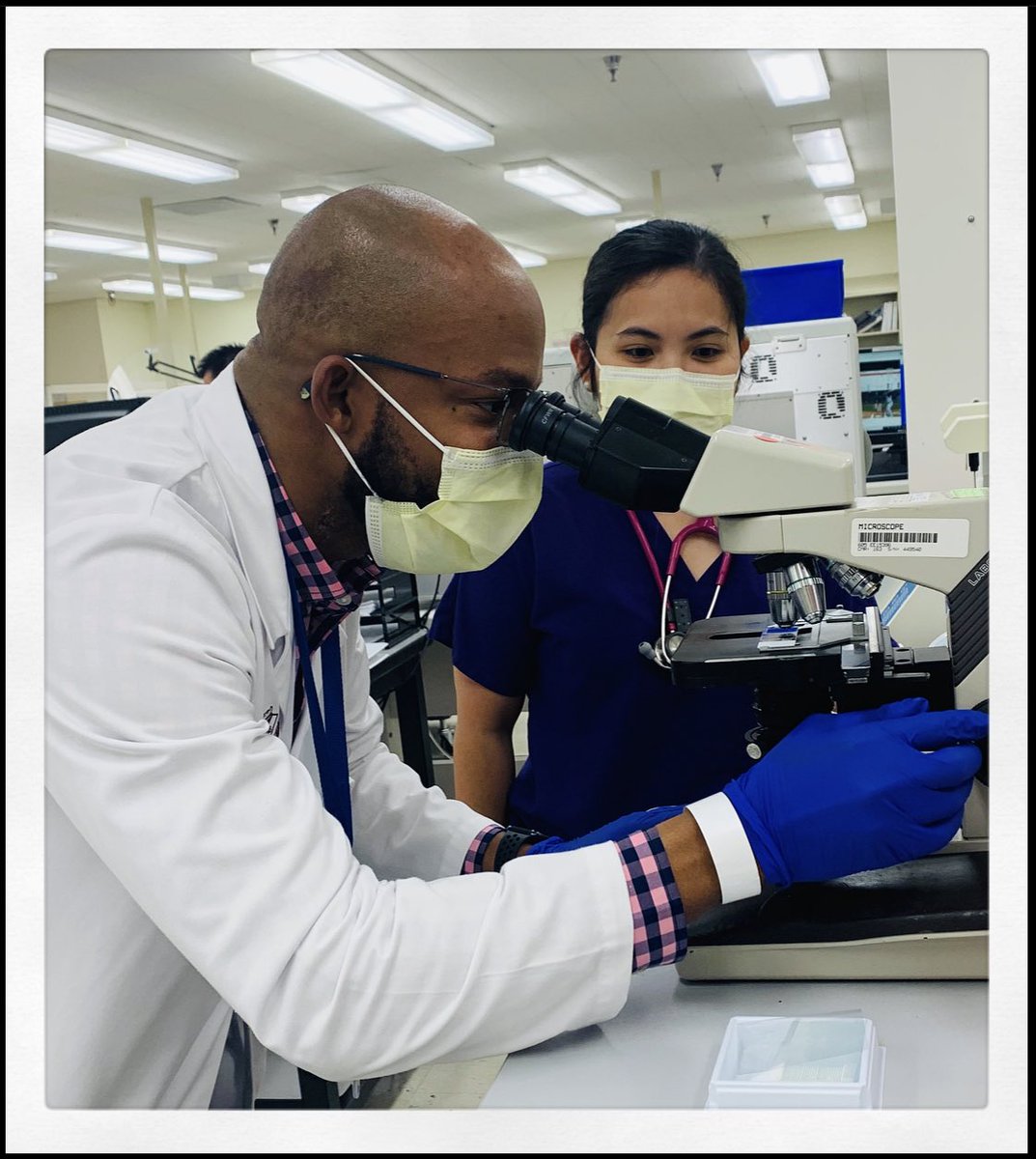 I love teaching our residents and fellows #UrineMicroscopy after 5pm. #neph <a href="/LLNeph/">Loma Linda Nephrology</a> <a href="/LLUHPhysicians/">LLUHphysicians</a> <a href="/Eze_Ubah/">King Cubah</a>