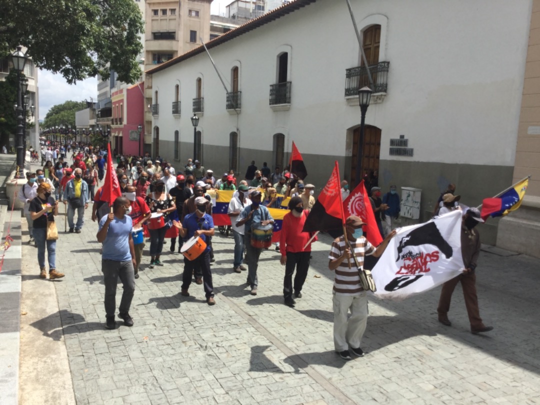 alanz's tweet photo. Hoy como todos los miércoles, desde hace más de DOS meses, movimientos sociales se reunieron en Caracas para una vez más reclamar por la extraña desaparición de mi padre Carlos Lanz.

#ACarlosLanzloQueremosVivo https://t.co/WATodmDOT6