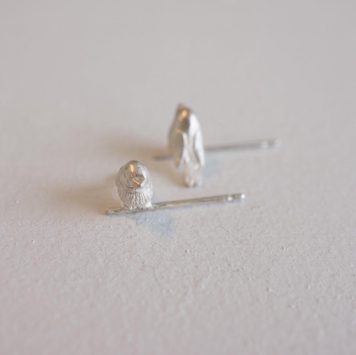 Atelier03085377's tweet photo. ロビンポストピアス
(SV950・SV925 ¥13,200-)
明日、金曜日も10時から17時までアトリエで作業します。
お気軽にお立ち寄り下さい。
#Atelier03085377 #松山市　#旧濱田医院　#アクセサリー https://t.co/Hv6zbMRkG4