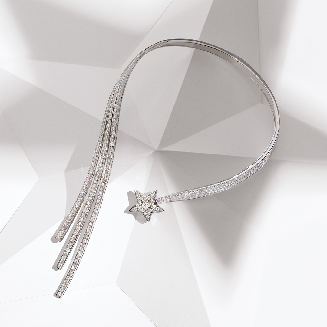 CHANEL's tweet photo. LES SIGNATURES DE CHANEL.
CHANEL Fine Jewelry is punctuated with symbols. 5 signature motifs inspired by the world of Mademoiselle. 5, like her lucky number. 
#CHANELFineJewelry #LesSignaturesdeCHANEL
Discover on https://t.co/d2JQAbOd3e https://t.co/hfLqsc1GV3
