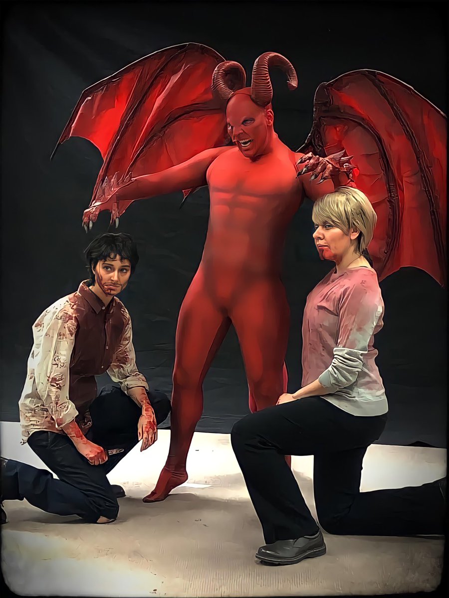 TheLeonKings's tweet photo. @FannibalFest @BryanFuller @lorettaramos @FeedingHannibal Shortly after this, they stabbed me, ripped out my throat and then made out in front of me. What a glorious way to die, and what a view ;) #GreatRedDragon https://t.co/HJdMZK437A