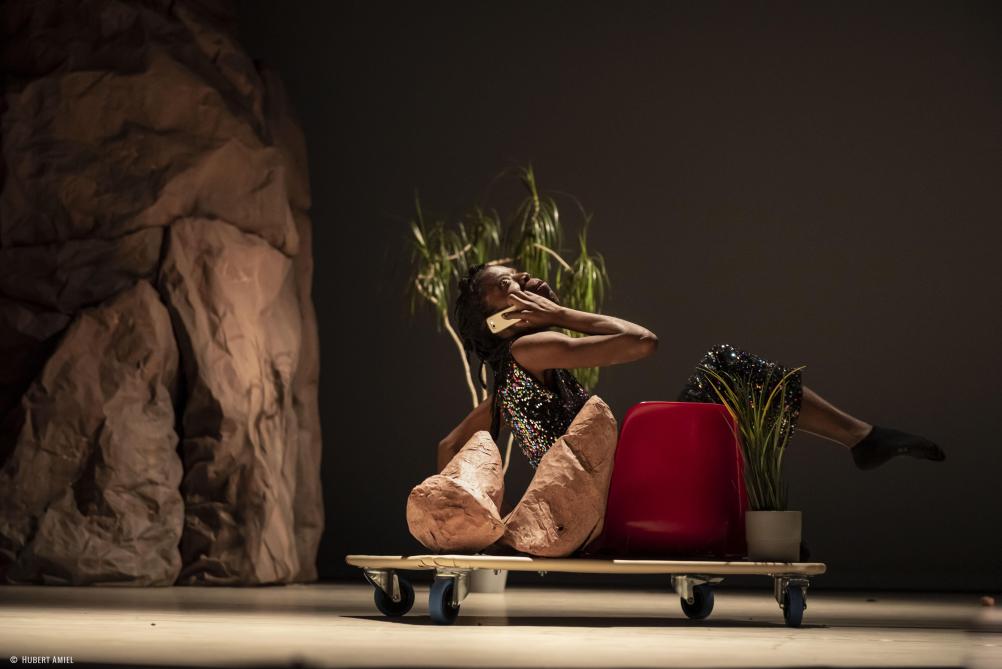 La saison 2020-2021 @TheatreVariaBxl : nos critiques des reprises à ne pas manquer, dont le * * * * "Faire quelque chose (C'est le faire, non ?)" de @florenceminder https://t.co/JVXikmMwEM https://t.co/irxvRVXCi5