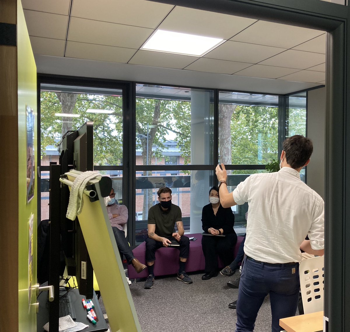 NEOMA_MobAcc's tweet photo. C’est parti pour deux jours de #Bootcamp 🏋️♂️
#NeomaMobilityAccelerator et ses startups sont de nouveau réunis ! Dans une ambiance « #covidfriendly » l’équipe a lancé sa première journée Bootcamp : petit déjeuner, échanges, conférences... présageant de belles choses à venir 💪🏼 https://t.co/CuFKAkqcYf