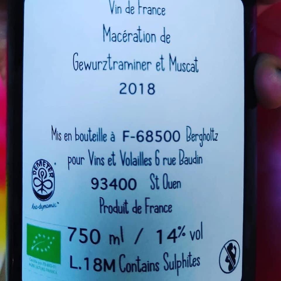 Diffusée à des milliers d’exemplaires, une étiquette de vin est un média. Voici “Putes Féministes”, une cuvée militante pensée par 4 femmes dont Fleur Godart et Justine Saint-Lo (auxquelles on doit notamment les BD Pur Jus).