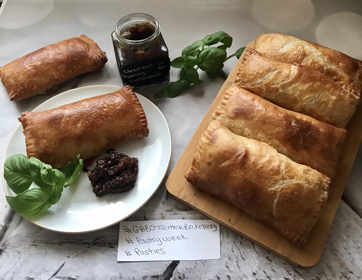marybethxx6's tweet photo. Samosa pasties with homemade puff pastry and homemade Christmas chutney 😋😋🎄#GBBOTwitterBakeAlong #puffpastry #signaturechallenge @thebakingnanna1 @Rob_C_Allen 💜💜 https://t.co/XDczstlvk6
