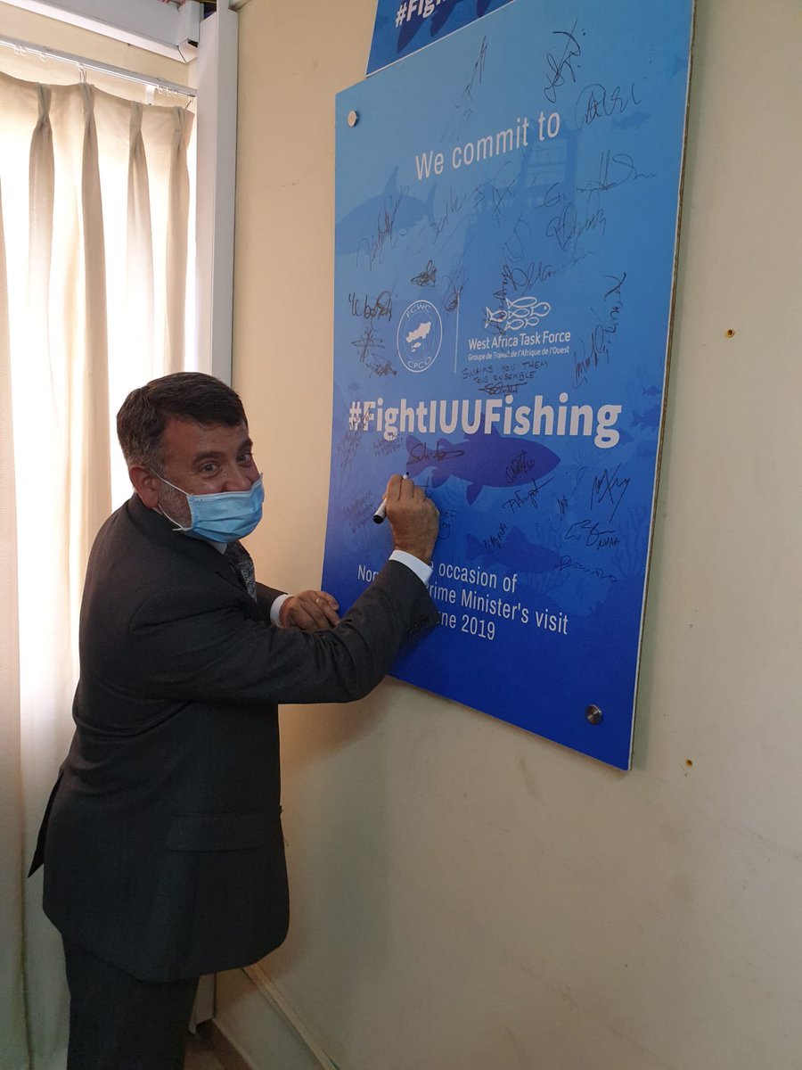 #FightIUUFishing ? I subscribe🙋🏽! 

Roberto Schiliro, Head of Sustainable Development at the 🇪🇺EU Delegation signed up on the occasion of the visit to the Control Centre of the #Fisheries Committee for the West Central #GulfofGuinea 🐟🌊.