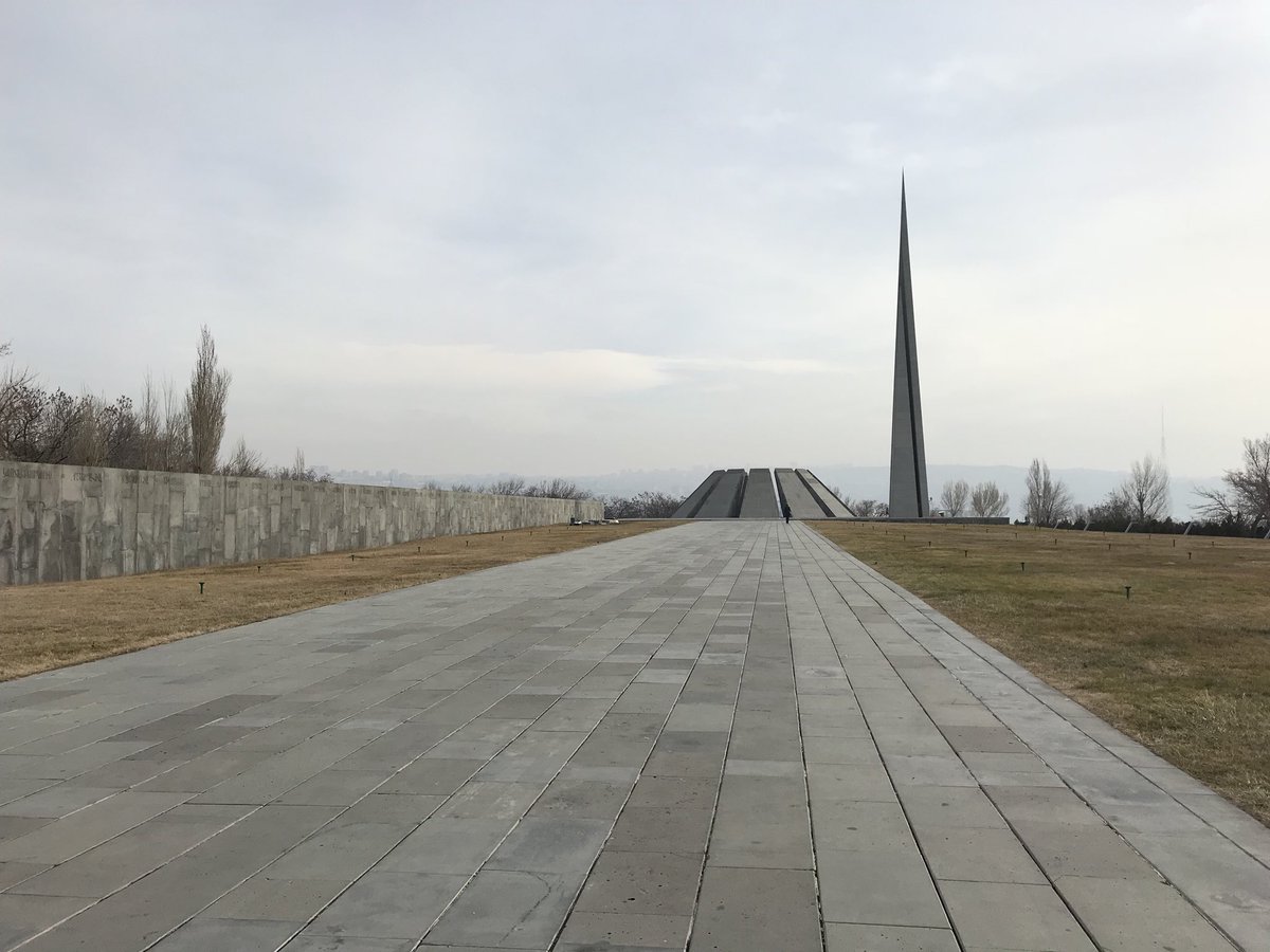 À Erevan, le Mémorial du génocide arménien de 1915 perpétré par le régime Jeune-Turc ottoman. Prenons tous bien garde que le « Plus jamais ça ! », aujourd’hui au Karabakh, se soit pas trahi un siècle plus tard...