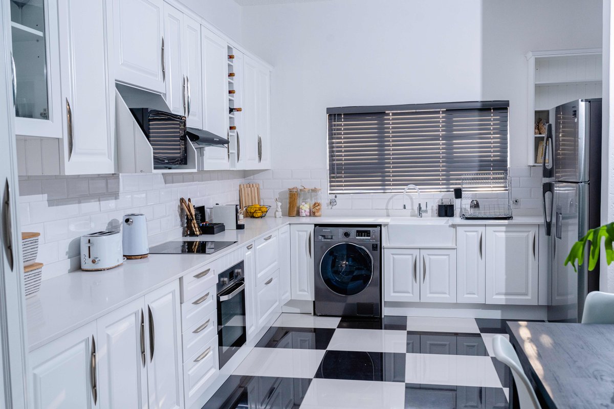 DJZinhle's tweet image. AirBnB alert‼️

My apartment in Bryanston, Johannesburg is now available on AirBnB. 

airbnb.com/h/jiyanehome