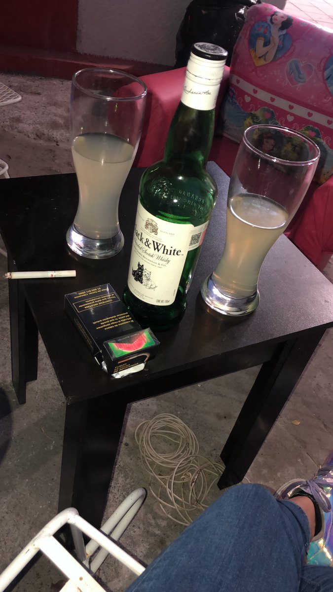 ivssierra's tweet photo. Ya te extrañaba amiga 🥂 chinchin https://t.co/aETTJ5jLrr