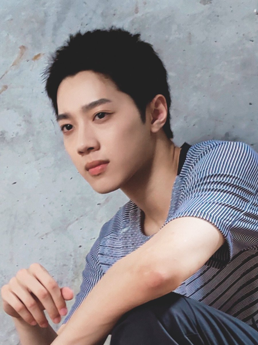 LinHoAesthetic's tweet photo. blue and white aesthetic 💙💙💙💙

#라이관린 #유선호 #laikuanlin #yooseonho #linho #หลินโฮ https://t.co/WhW0NmHBua