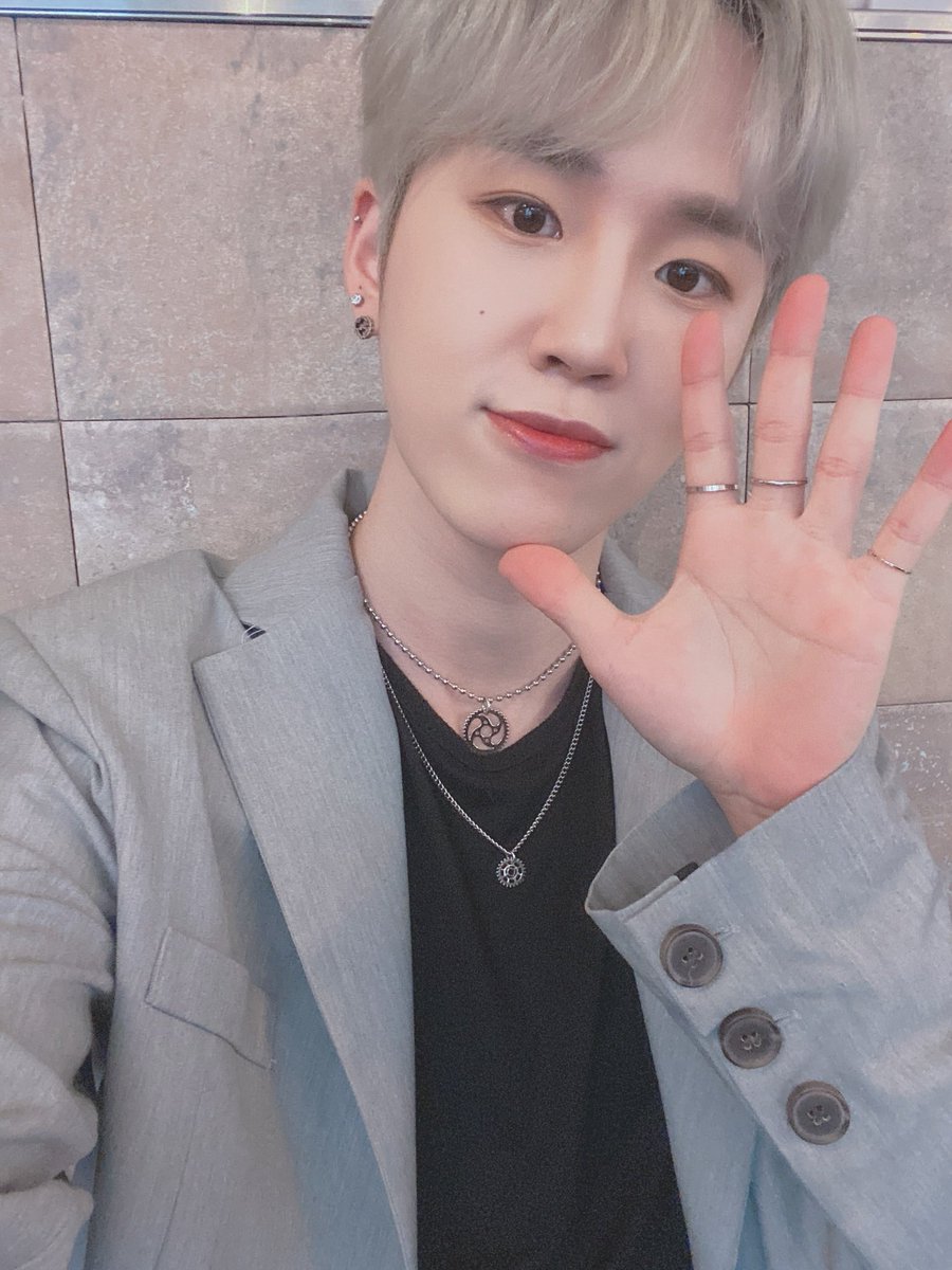 7OC_official's tweet image. [#이솔]

오늘도 행루! 행루가 뭔지 Guess what is that mean😋

#세븐어클락 #영훈