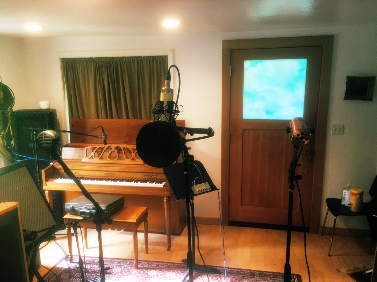 😇🎤 Singing #vocals today on our next full length album #6! #blessed https://t.co/VMjoEyxvRN