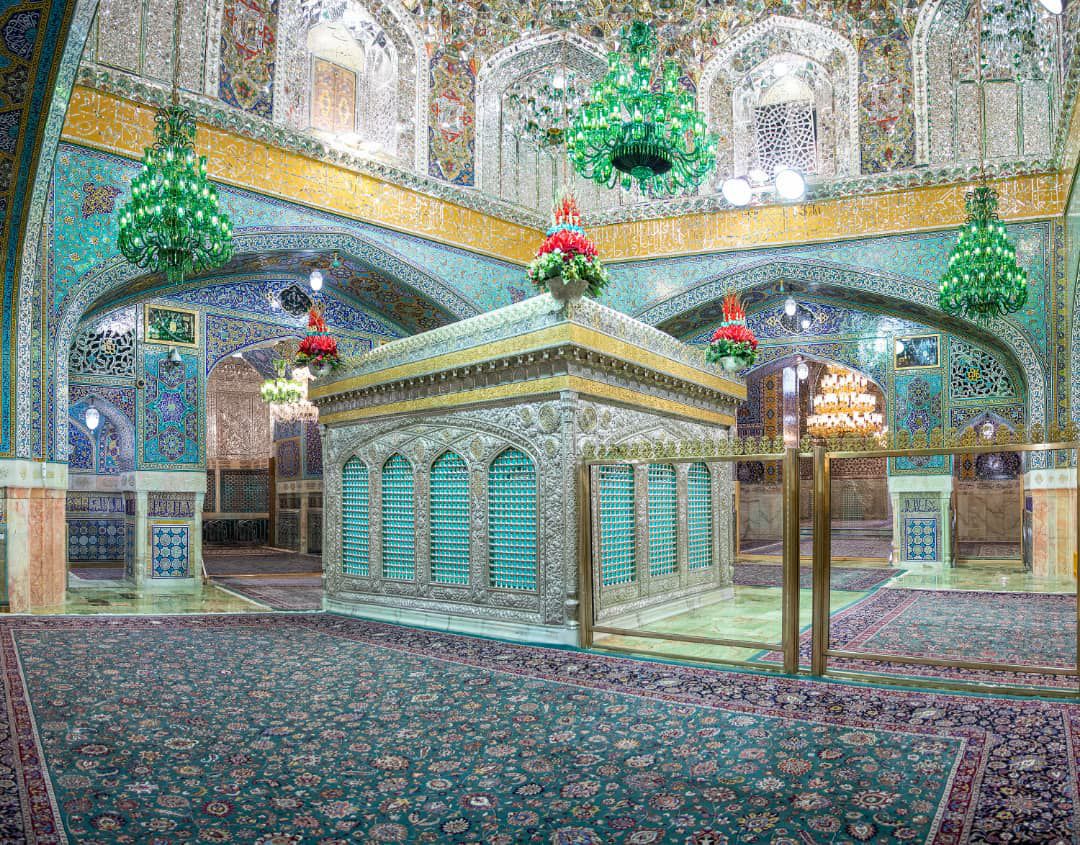 mohsen_dashtban's tweet photo. به دریا می‌زنم، دریا ضریح توست غرقم کن
در این امواج پرشوری که من یک قطره از آنم

تصویری بسیار زیبا از ضریح #امام_رضا علیه‌السلام که با آغاز ماه ربیع‌الاول نورپردازی آن تغییر کرد https://t.co/DWh3mnwNNp