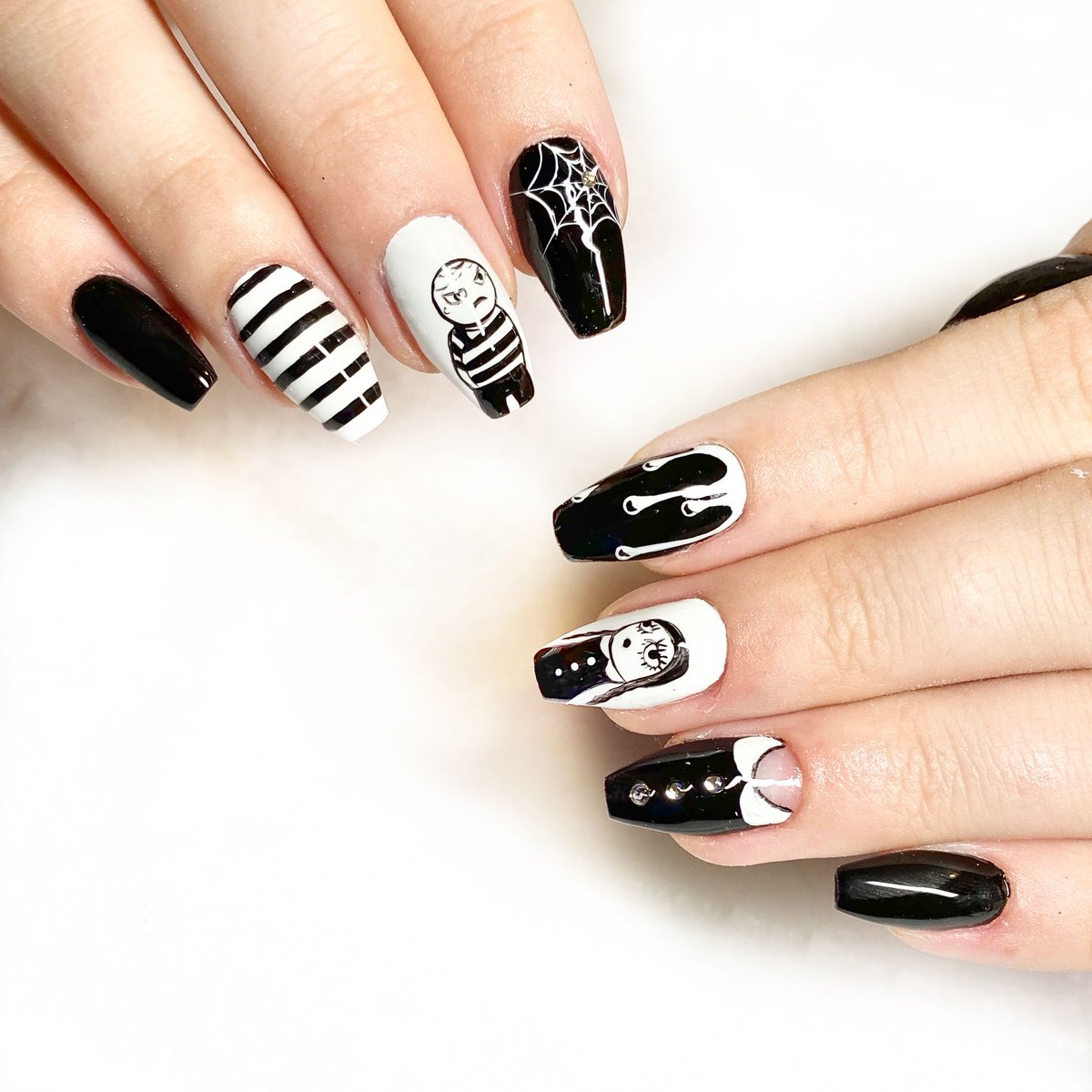 So which film are these inspired by? Can you tell I’m in the Halloween mood? @ikoniqnailsuk #PRIMAying and #PRIMAyang #halloweennails