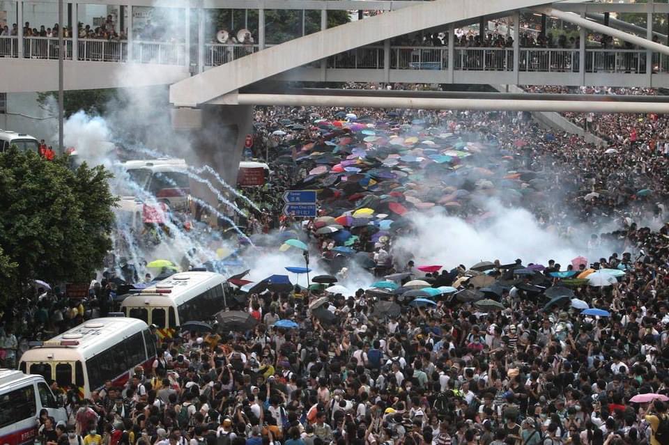 LiangHandsome's tweet image. 我推特限制了轉推功能，丟你老母雙飛！