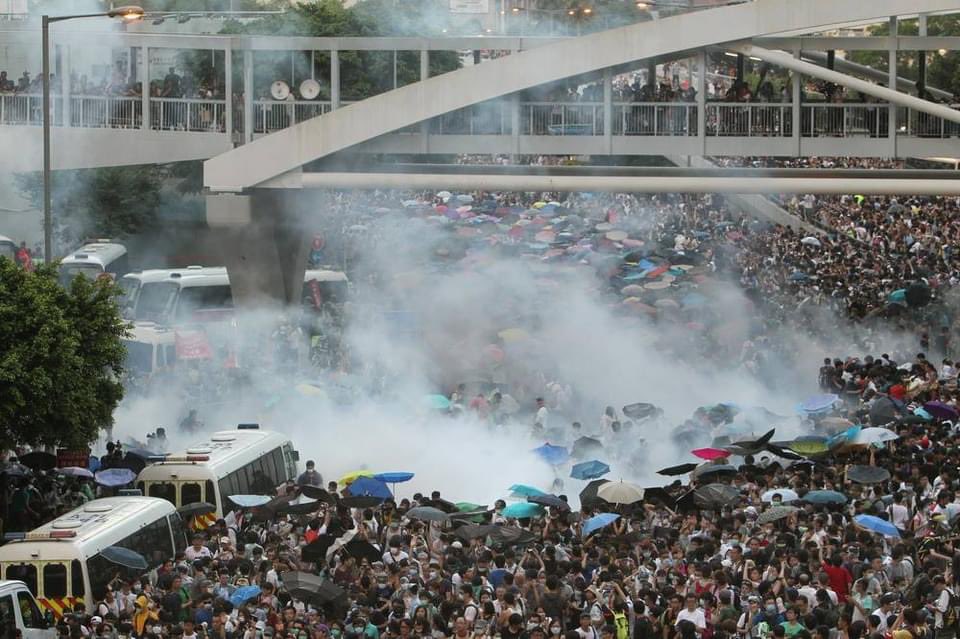 LiangHandsome's tweet image. 我推特限制了轉推功能，丟你老母雙飛！