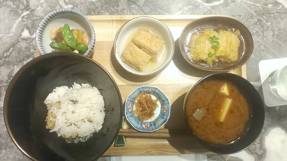 精進料理で精進してきた🙃
今日もほどほどに
働く。がんばる。
#精進料理
#宗胡
#ランチ
#六本木
#胡麻豆腐美味しい
#揚げ出し豆腐も美味しい https://t.co/ldOOEc8Bmp